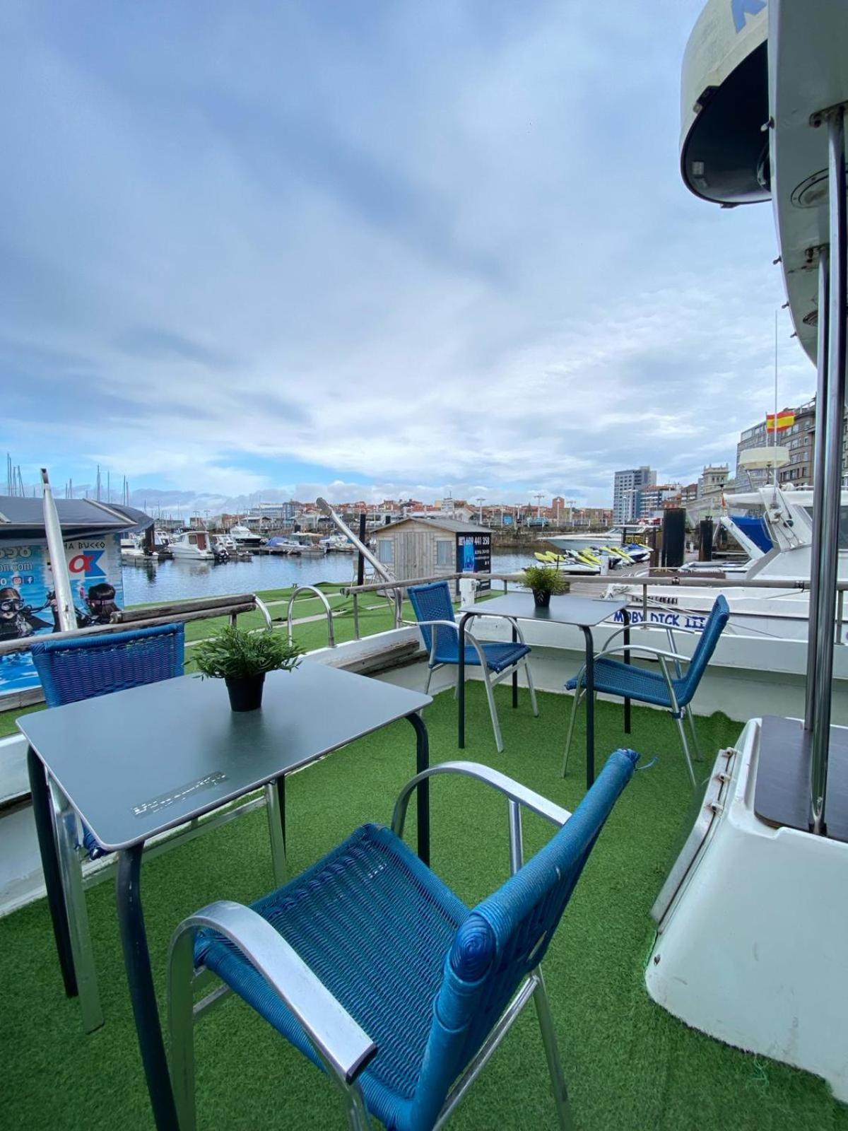 Experiencia En El Mar Gijon C Hotel Kültér fotó